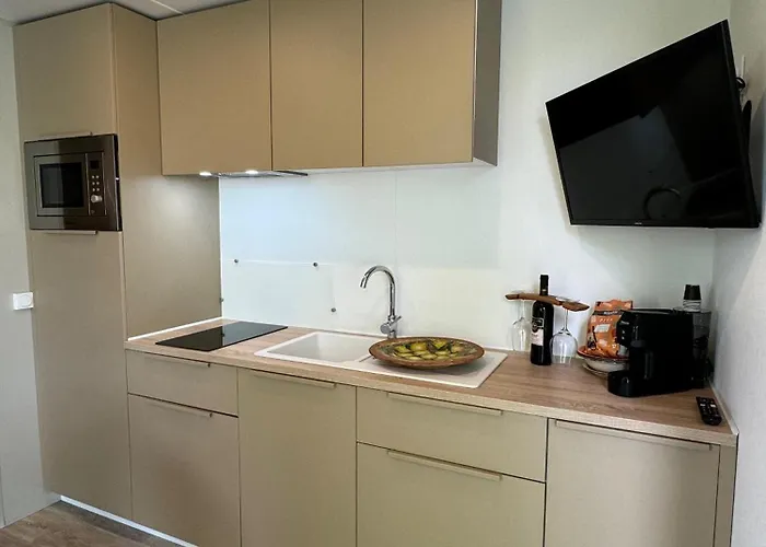 Palazzo Delle Biscie - Old Tower & Village * 莫利内拉